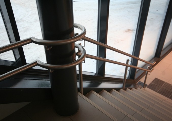 trapper-rekkverk-haandloepere-rustfritt-staal-eksklusivt-spesialdesign-industritrapper