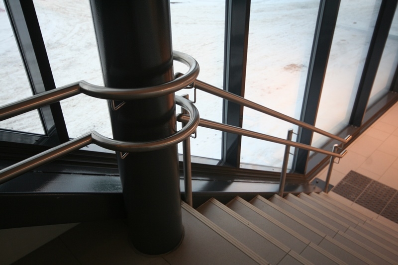 trapper-rekkverk-haandloepere-rustfritt-staal-eksklusivt-spesialdesign-industritrapper