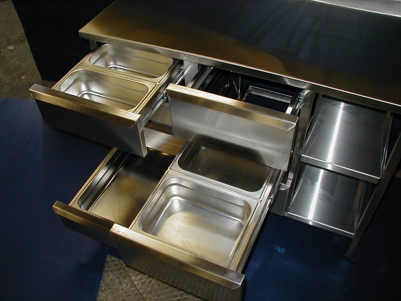 rustfritt-staali-arbeidsbenk-storkjokken-rustfri-servant-rustfri-spesialkonstruksjon-kjokkenbenk-rustfritt-staal-syrefast-staalbenk-storkjokken