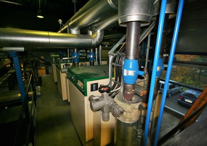 sveisearbeider-rustfritt-staal-innsveising-svartstaal-ventiler-elektrokjeler-rustfritt-sveisearbeider-hafslund-energi-3